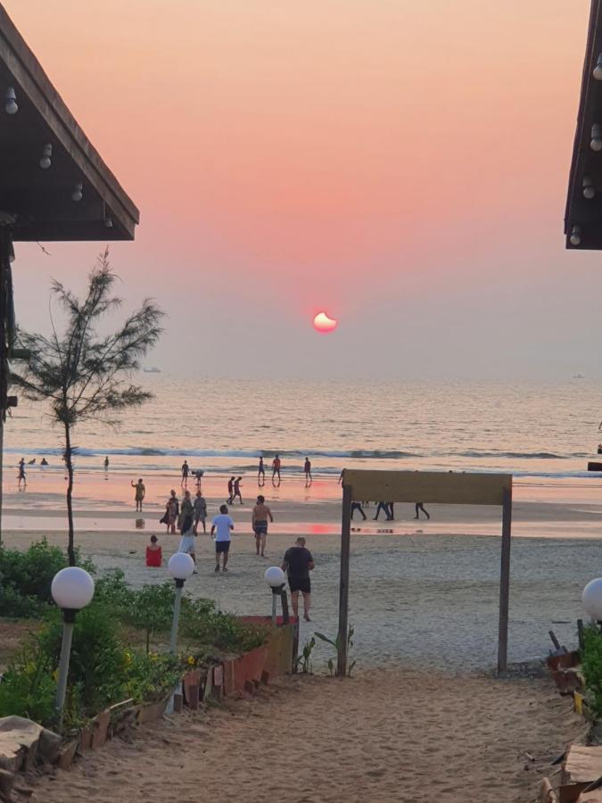 Love Temple Beach Resort Arambol Exterior photo