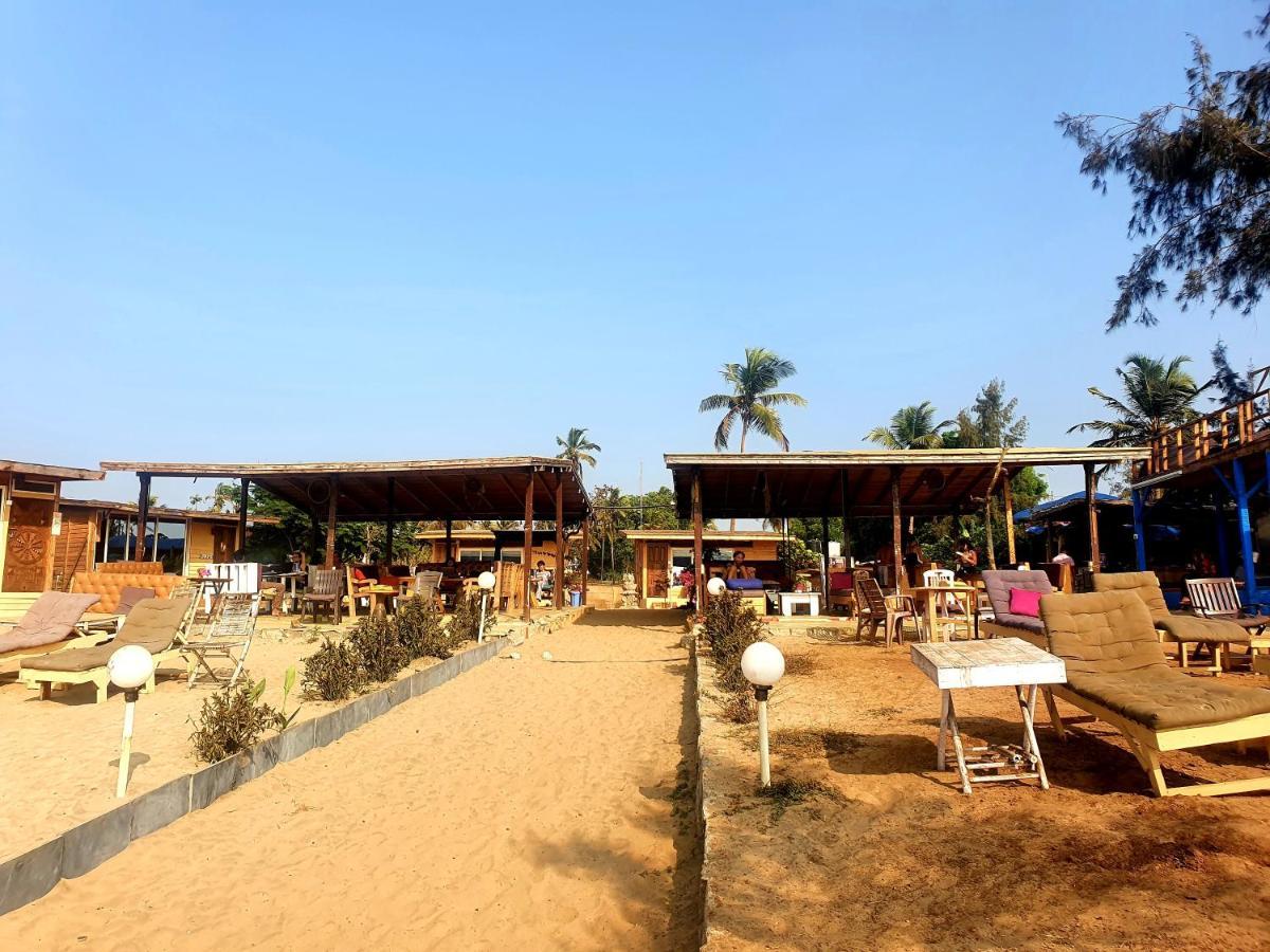 Love Temple Beach Resort Arambol Exterior photo