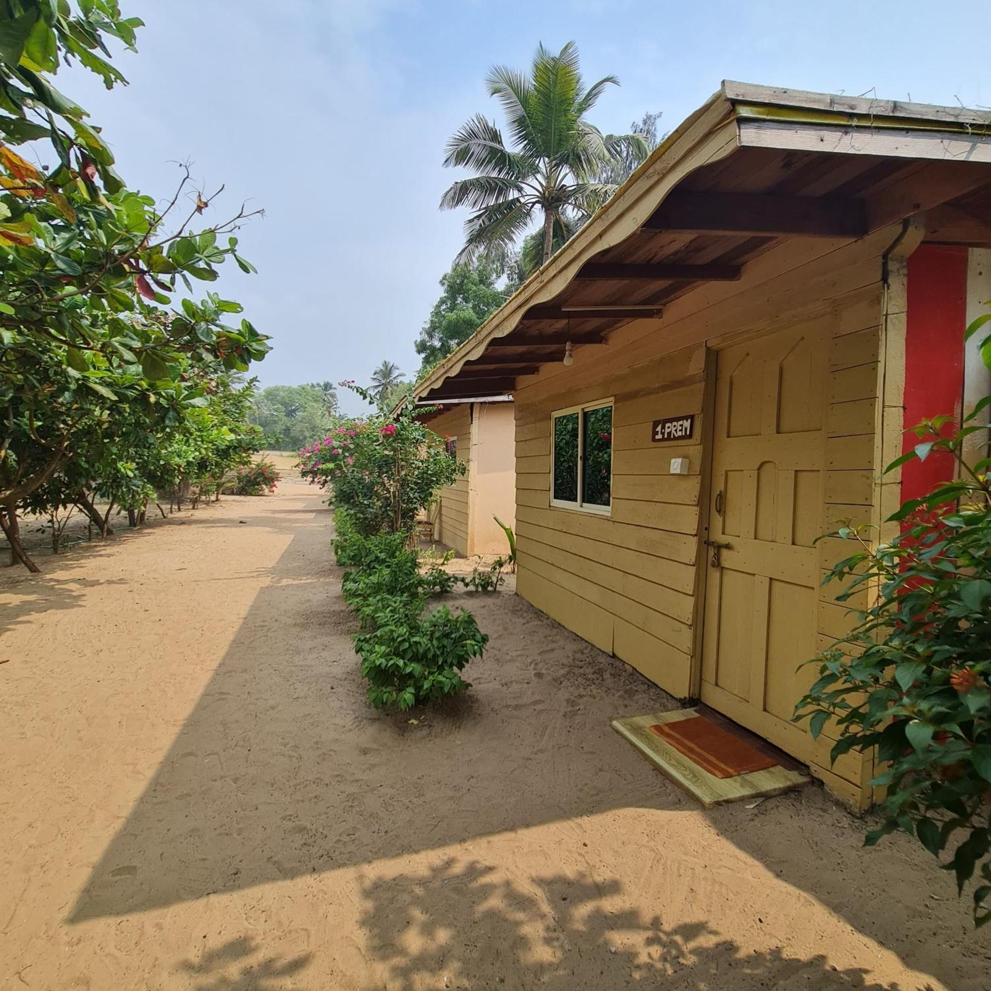 Love Temple Beach Resort Arambol Exterior photo