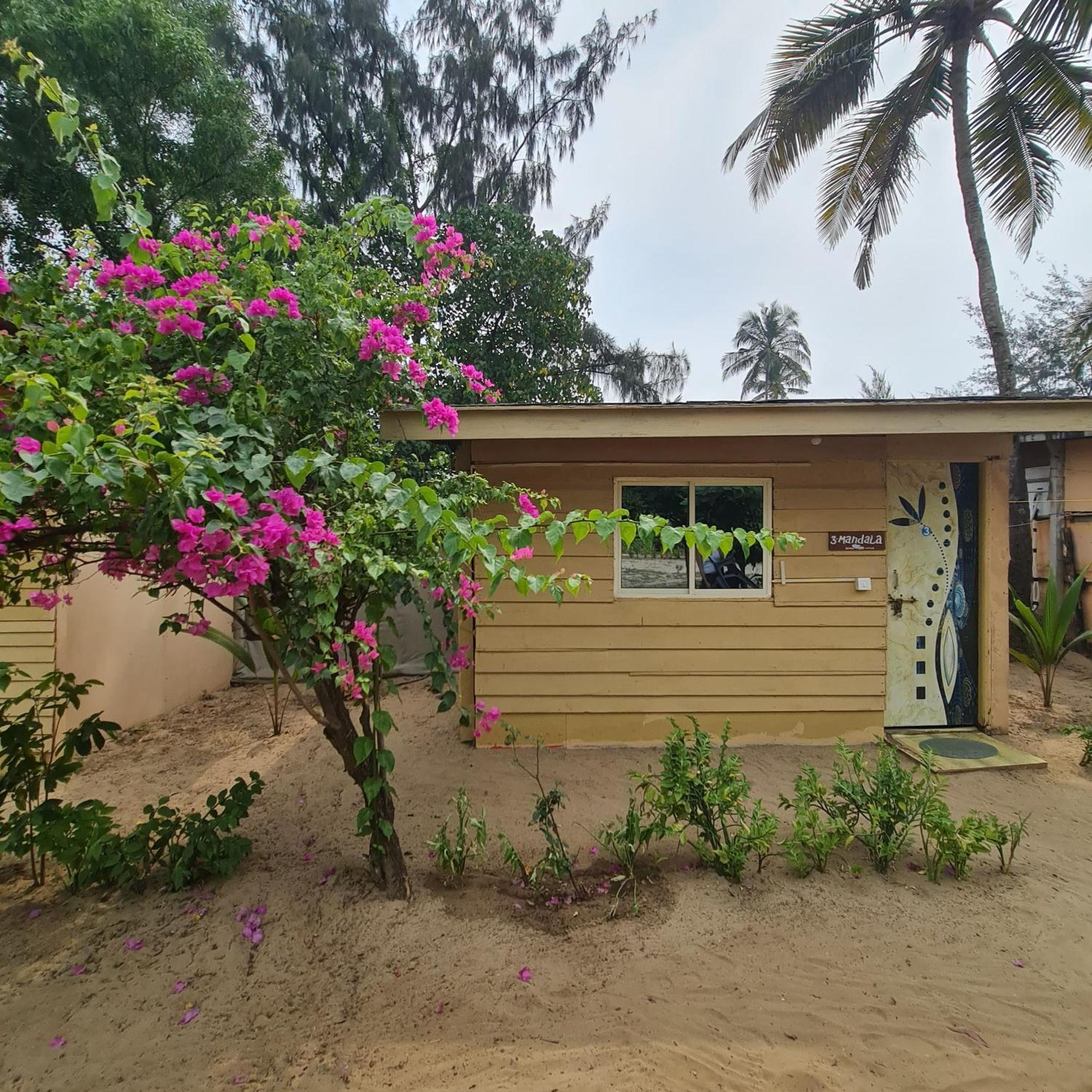 Love Temple Beach Resort Arambol Exterior photo